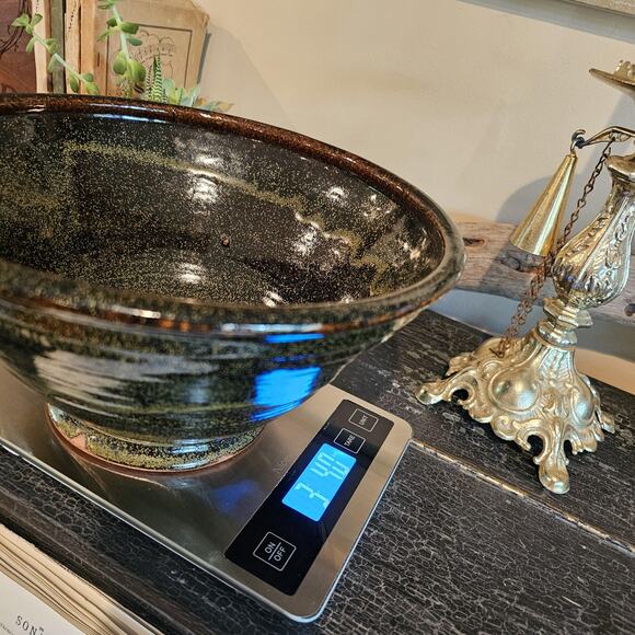 Hand Thrown Pottery Serving Bowl 2.5 Quart - Picture 4 of 6